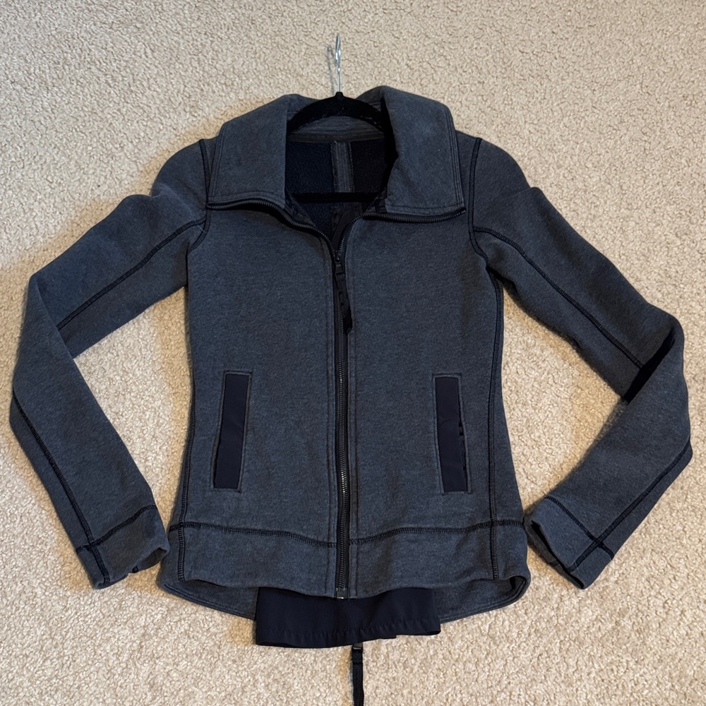 Lululemon Women's Gray Jacket size 4 w/zipper back
